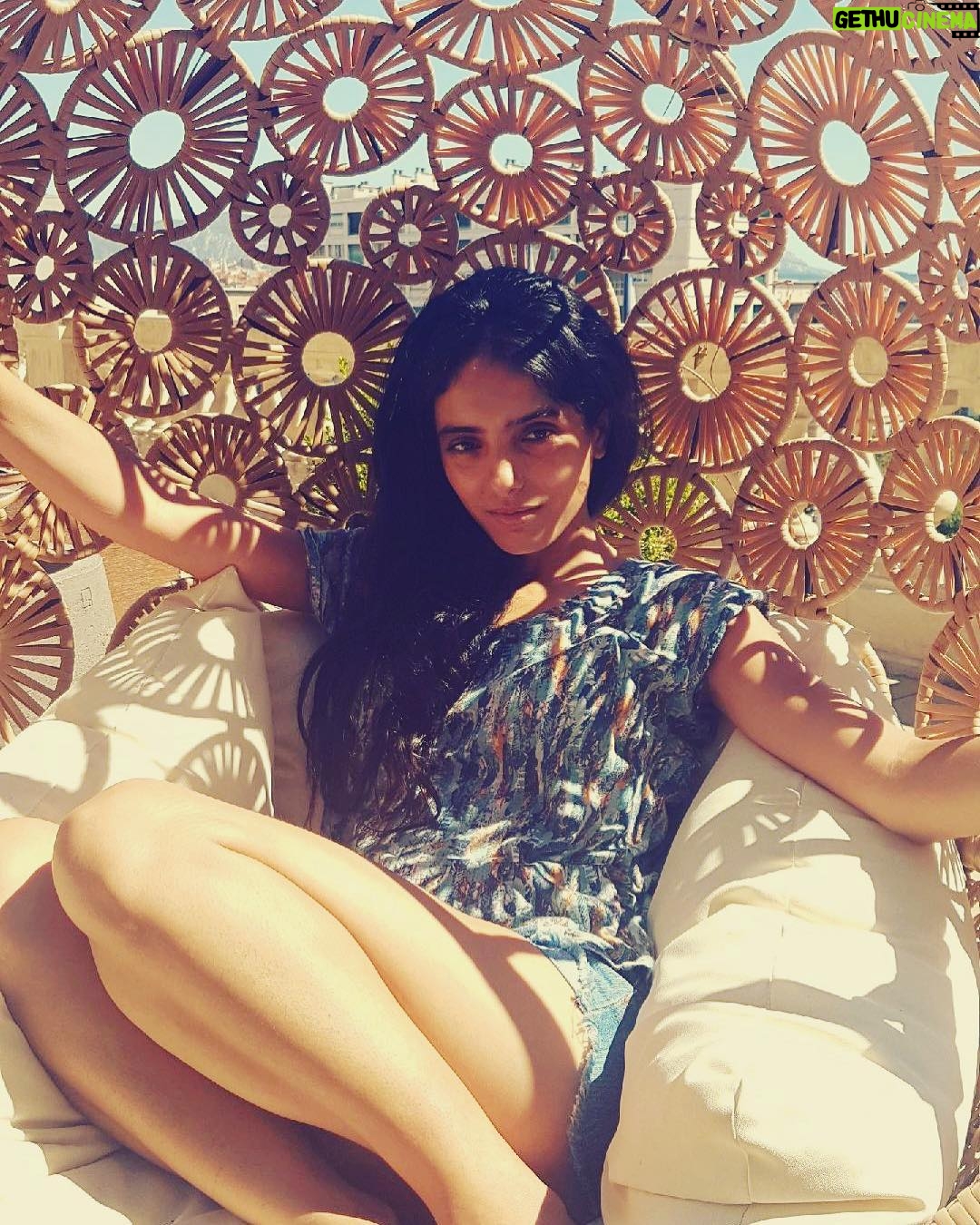 Hafsia Herzi - 1.8K Likes - Un peu de calme avant la reprise 🎥 #summer #sun #détente #inspiration 🌷#nomakeup
