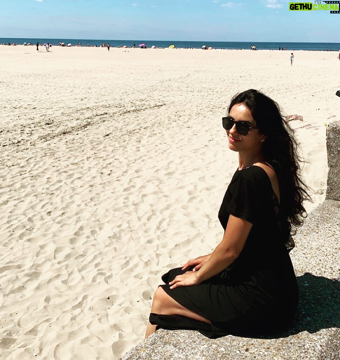 Hafsia Herzi - 1.7K Likes - Quelques jours de repos avant la reprise #summer #sea #deauville @persol @sezane #tumeritesunamour @ffangouleme 🎞🌷