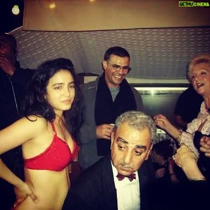 Hafsia Herzi - 1.3K Likes - Souvenir de tournage entre deux prises #lagraineetlemulet 🎥 #abdellatifkechiche #movie #cinema #bellydance 🌷