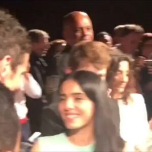 Hafsia Herzi Instagram - Beaucoup de joie et d’émotions hier à la fin de la projection de #tumeritesunamour au @festivaldecannes 💕 merci encore à la @semaine_de_la_critique @tessoncharles d’avoir sélectionné le film et merci à toute l’équipe , techniciens , comédiens, aventure inoubliable ! Merci au ministre de la culture @franck_riester pour sa présence merci @rezo_films @wildbunchdistribution @artefr et les amis présents 🍀 #video @noov.tv #youdeservealover un grand merci à @eliesaabworld @maisonernest @charlottechesnaisjewelry @franckprovostparis #makeup @natacha_maillard #hairstyle @chrisnael @oliviaprovost_provalliance 🥰