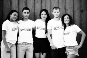 Hafsia Herzi Instagram - Merci @ffangouleme d’avoir sélectionné #tumeritesunamour et merci pour ce merveilleux accueil 🎞 #team #youdeservealover #cinema #fridakahlo @semaine_de_la_critique @festivaldecannes #photo @christophe_brachet_ @cloe_harent @rezo_films #rezofilms merci @franckprovostparis @sothysparis 🌷