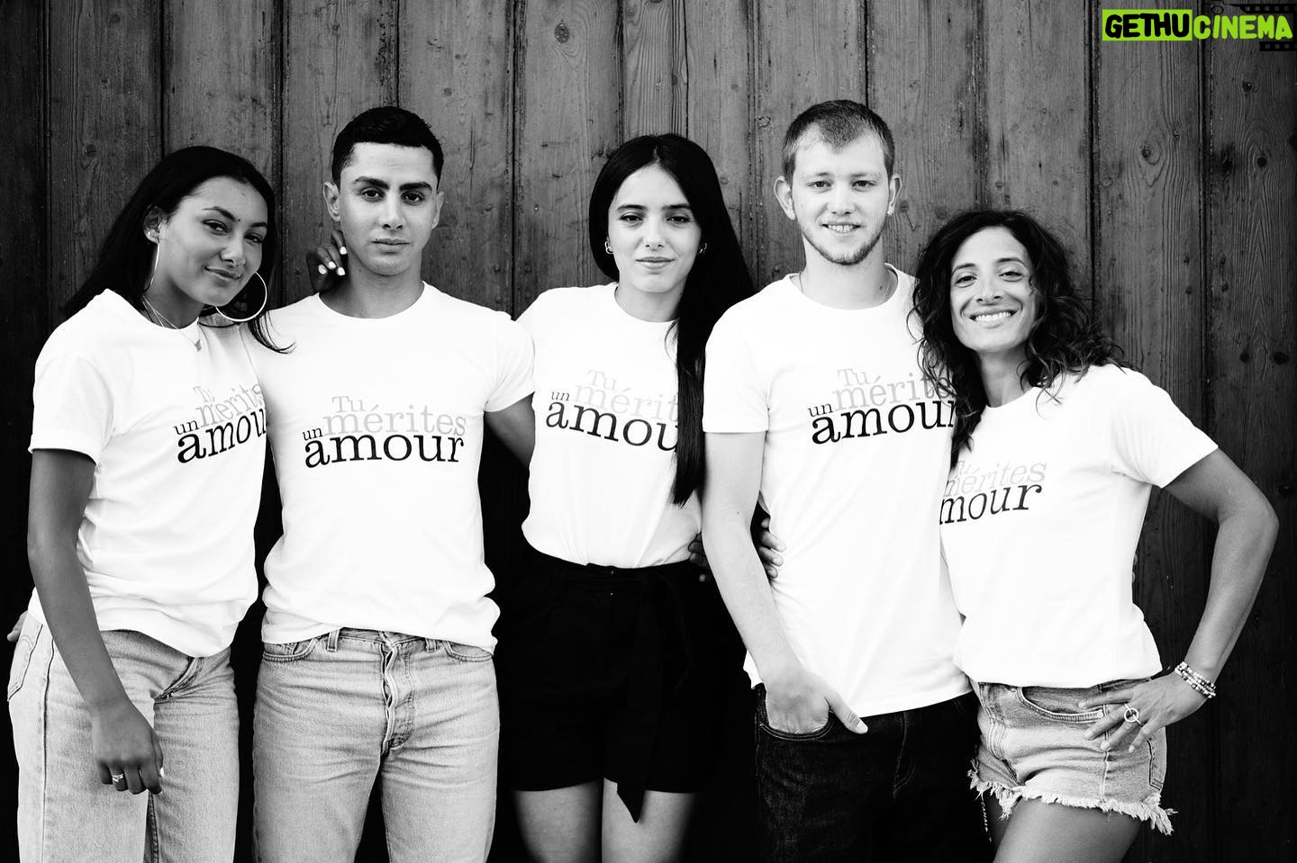 Hafsia Herzi - 1.1K Likes - Merci @ffangouleme d’avoir sélectionné #tumeritesunamour et merci pour ce merveilleux accueil 🎞 #team #youdeservealover #cinema #fridakahlo @semaine_de_la_critique @festivaldecannes #photo @christophe_brachet_ @cloe_harent @rezo_films #rezofilms merci @franckprovostparis @sothysparis 🌷