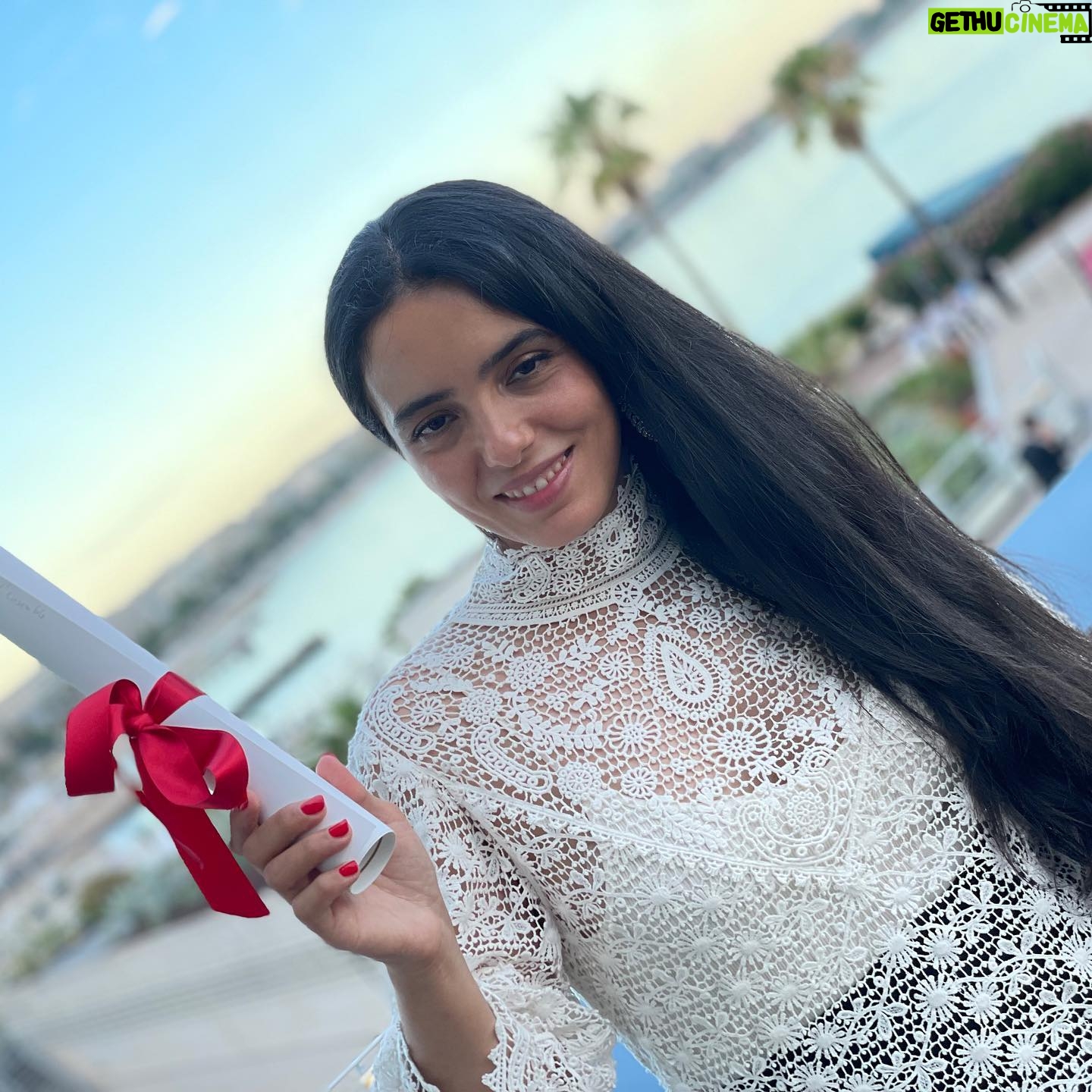 Hafsia Herzi - 4.1K Likes - Très fière et très heureuse d’avoir reçu le prix d’ensemble au @festivaldecannes #uncertainregard pour mon second long métrage #bonnemere il y’a maintenant 14 ans j’écrivais ma première version de ce scénario est aujourd’hui le film est récompensé et sort dans quelques jours en salle. Un grand merci au jury à @saidbensaid66 @albane.cleret @ralphlauren @rogervivier @dior @messikajewelry #albanecleretimageagency en salle le 21 juillet 2021🎬💪🏼