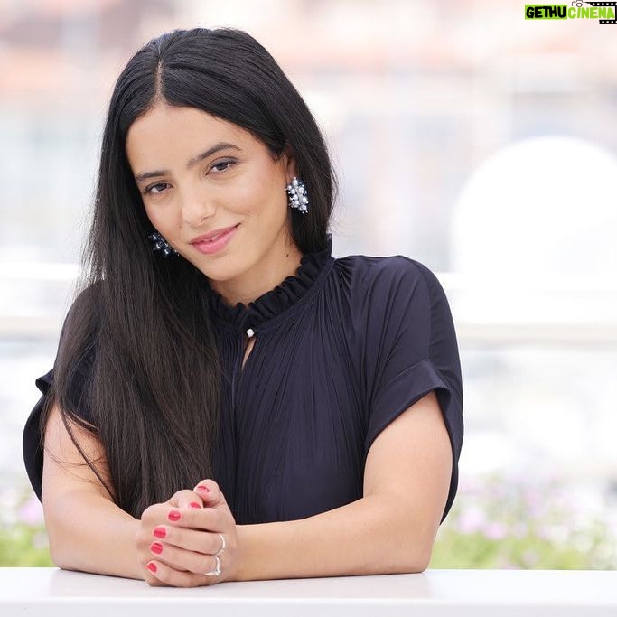 Hafsia Herzi - 4K Likes - Merci @lanvinofficial @brunosialelli @morgandesteur @festivaldecannes @albane.cleret #albanecleretimageagency #hairstyle #makeup @dior #bonnemere produit par @saidbensaid66 au cinéma le 21 juillet 2021 🎬