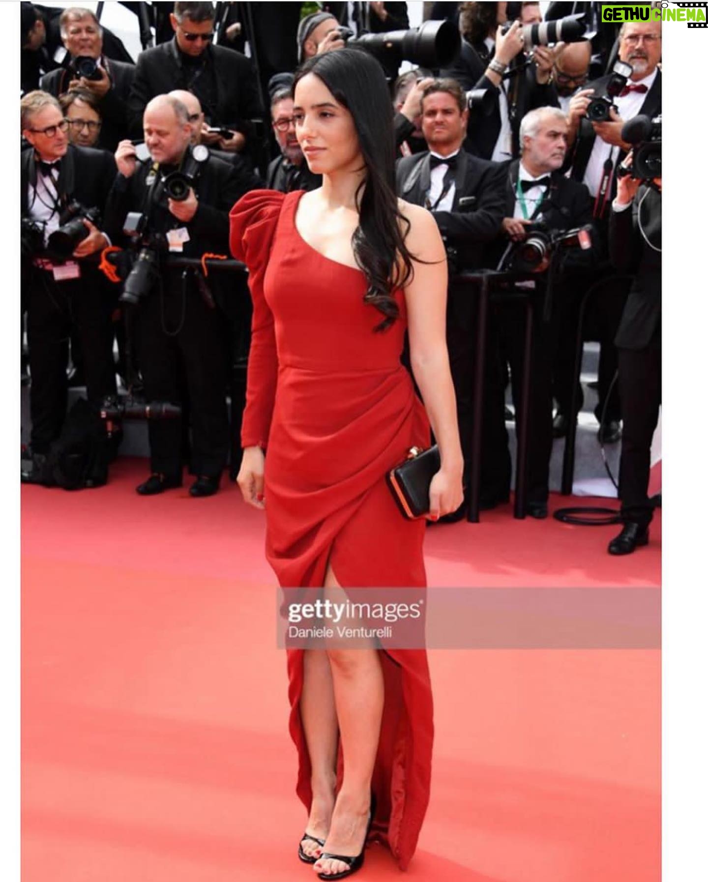 Hafsia Herzi - 2.4K Likes - Montée des marches réalisateurs @festivaldecannes @semaine_de_la_critique un grand merci à @sakinaparis #dress @maisonernest @isabelbordji #heels @charlottechesnaisjewelry #jewelry #makeup #hairstyle @franckprovostparis @oliviaprovost_provalliance 🎬🌷 #tumeritesunamour