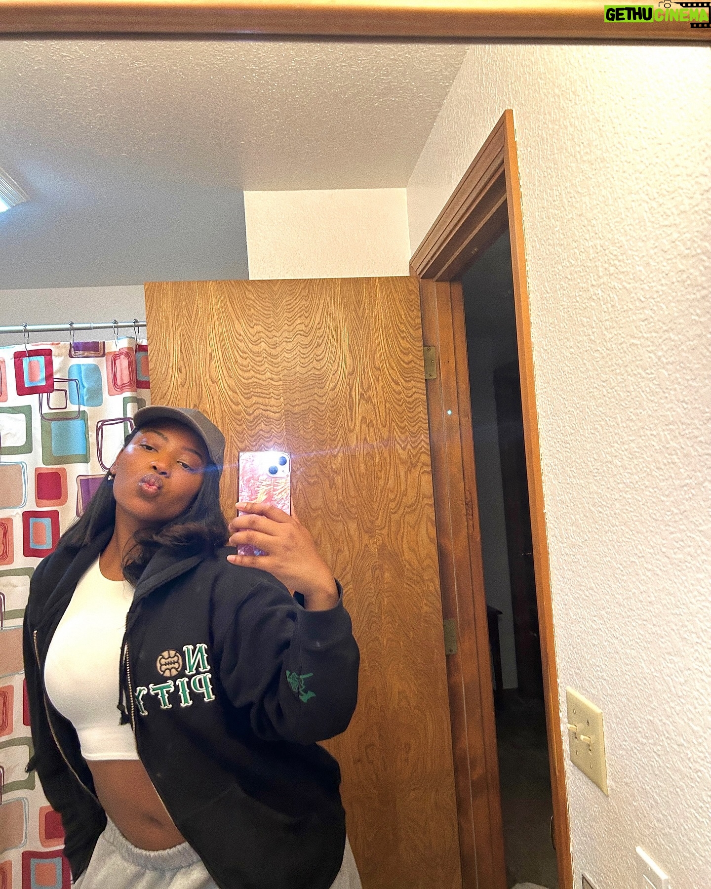 Hailey Kilgore - 3 Likes - I’m just here so I don’t get fined