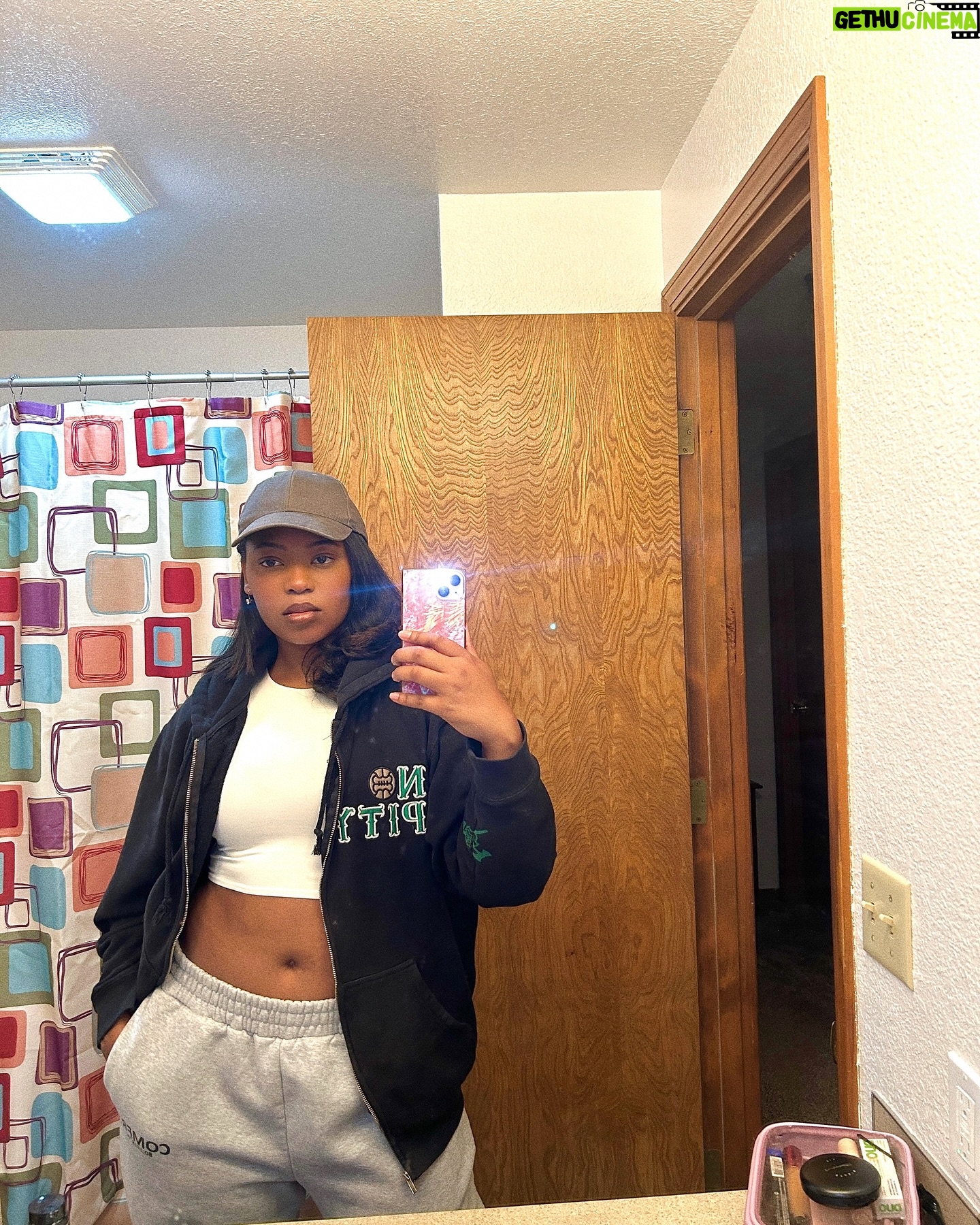 Hailey Kilgore - 3 Likes - I’m just here so I don’t get fined