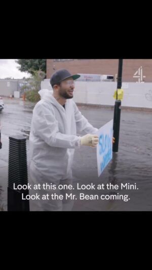 Hakan Hassan Instagram - “NFT launch” 😆 for the full thing 👉🏼 the links in my bio go click that 👊🏽” @channel4 #comedy #lol