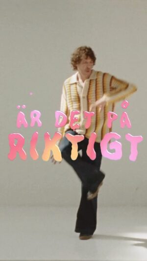 Håkan Hellström Instagram - Du vet känslan när du blir kär. Hur många gånger du än blivit kär så känns det ändå alltid som första gången. Du känner: Den här gången vet jag att jag träffat den rätta. Den här gången kommer det hålla. För den här gången är det på riktigt.