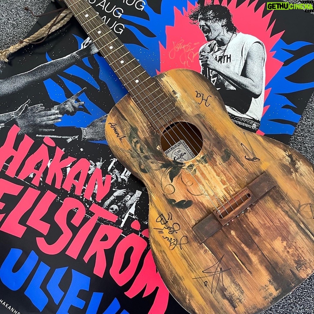 Håkan Hellström - 10.5K Likes - Nu kan du buda hem Håkans scenkläder från sommarens rekordkonsert en signerad gitarr som användes på Ullevi till förmån för Musikhjälpen via Tradera.com!
För en tryggare barndom på flykt från krig. Du kan även bidra genom att önska dina favoritlåtar.
/Team HH