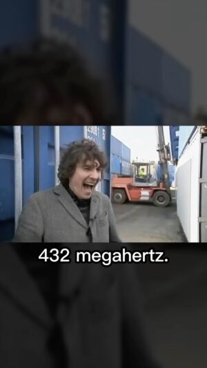 Håkan Hellström Instagram - Håkan intervjuas av Kulturnyheterna under våren 2013. Det avslöjas att dom spelat in nya singeln med en på något sätt helande frekvens. Johan Forsman som nämns var en av producenterna till albumet ”Det kommer aldrig va över för mig”. Kan den här frekvensen vara en av hemligheterna bakom framgångarna för den här låten?
/Tro & Tvivel
#detkommeraldrig #håkanhellström #432hz