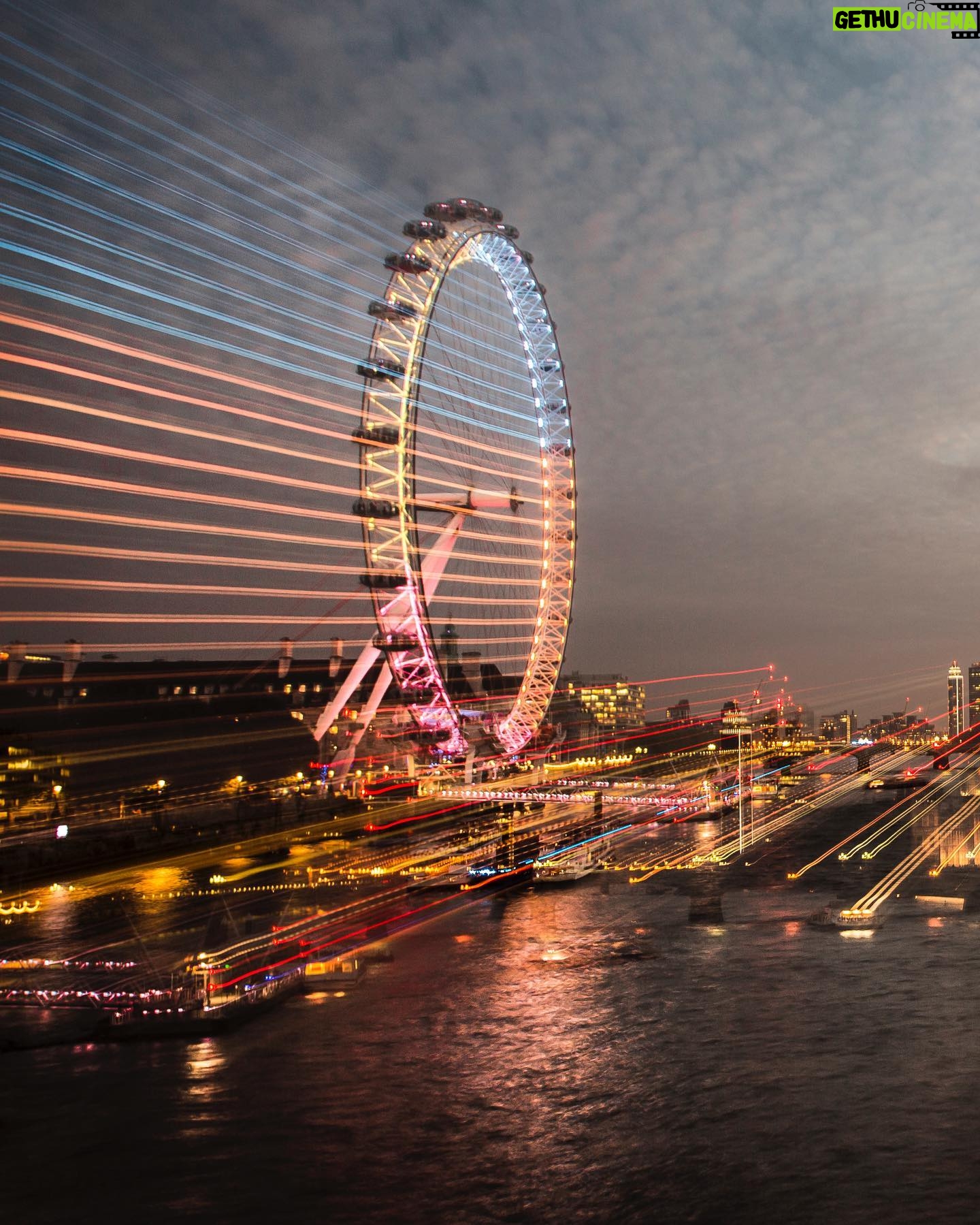 Hakan Ka - 2K Likes - Londra’nın ışıltılı yüzü... (zoom out yöntemiyle çekildi) @londoneye