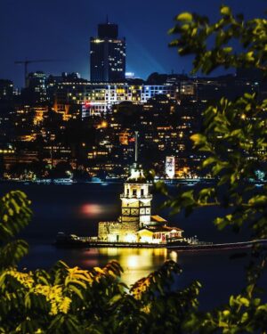 Hakan Ka Instagram - Al çekirdeğini, geç karşısına çitle dur ve de ki.....