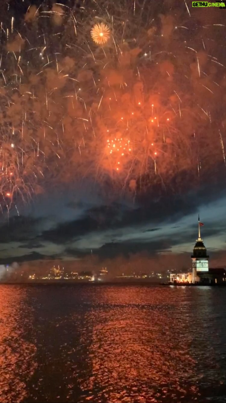 Hakan Ka - 2.4K Likes - İstanbul’da bir gün için, için için özlem duyanlar var... Ah İstanbul diyenlere gelsin...
#istanbul
#turkey
#türkiye
#iyigeceler
#reels
#video
#kızkulesi
