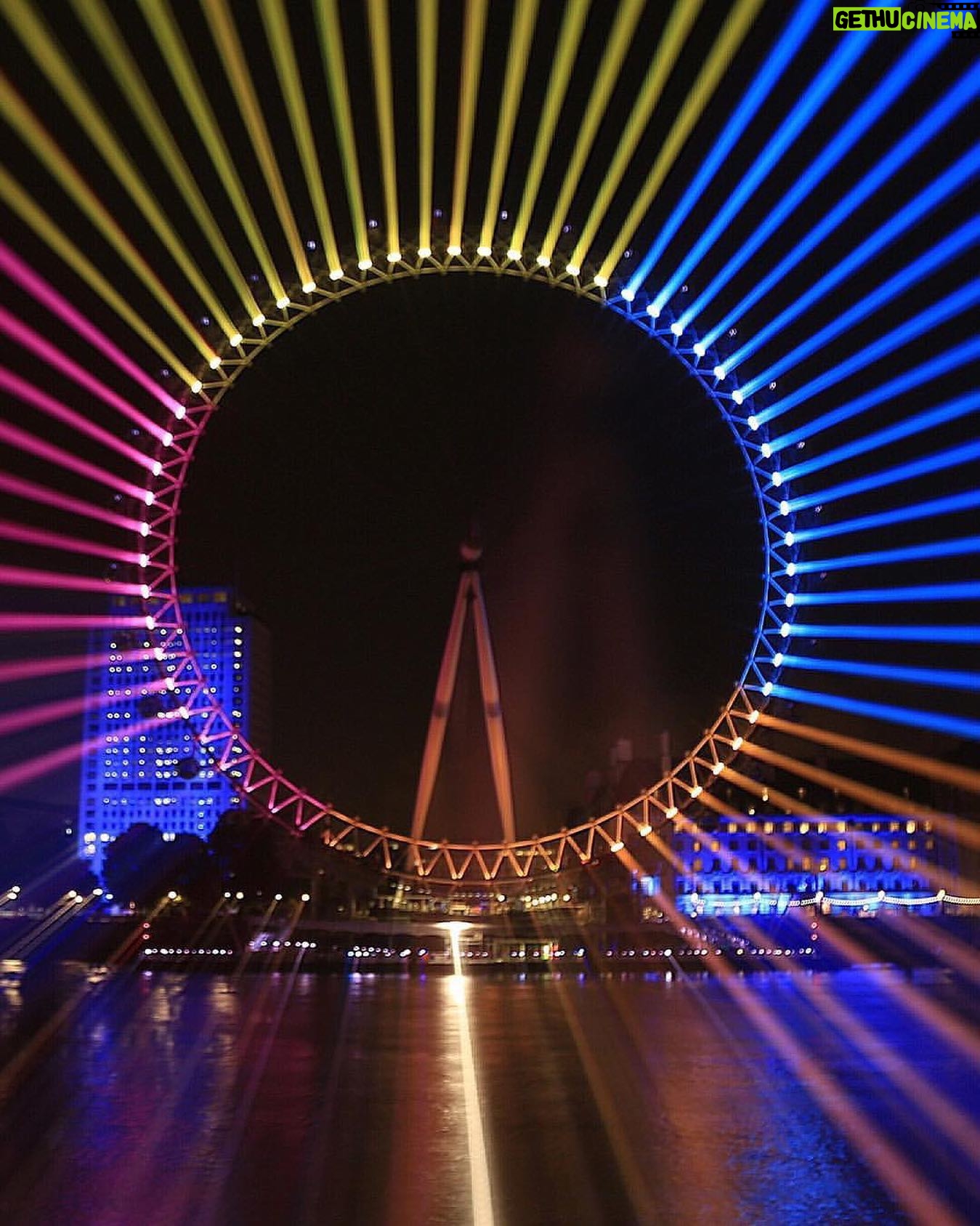 Hakan Ka - 1.7K Likes - London Eye / 2018
Işıl Işıl / zoom out