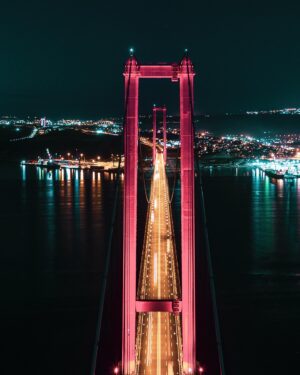 Hakan Ka Instagram - Drone fotoğrafçılığına tekrar dönmeyi düşündüğüm şu günlerde, drone pilotu pek çok arkadaşım bana destek oluyor. Birlikte çekime çıkıyoruz ve dronelarını kullanmama müsade ediyorlar. Yancılık yapıyorum tabi 😄😄Bu çekimi sevgili kardeşim @fly.payyu ile yaptık kendisine teşekkür ediyorum. Değerli kardeşlerim @aslanozcan @ucarakkesfet de bana çok destek oluyorlar ve çoğu zaman onlarla çekime çıkıyorum. Ayrıca drone çalışmalarına hayran olduğum @bildrone @byirfankara @tariksaroglu @zubringenist @omererkamoglu  @dr.iyasar galerilerini  görmenizi tavsiye esiyorum. Dronela ilgili tüm ihtiyaçlarım tabiiki @kadikoydrone @semihbubu dan 😊😊
