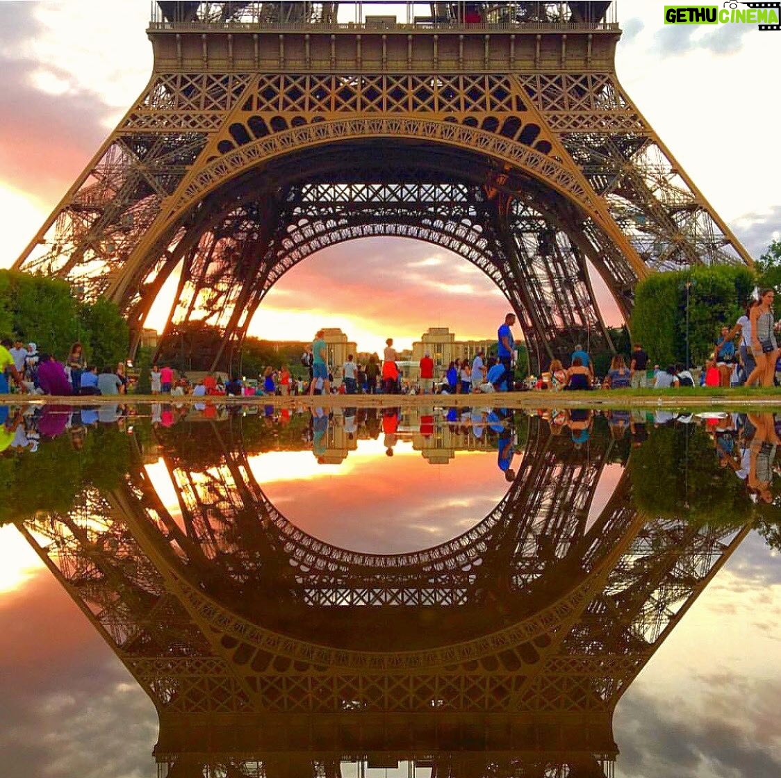Hakan Ka - 2.4K Likes - Paris’te bir akşam üstü yansıması 2016