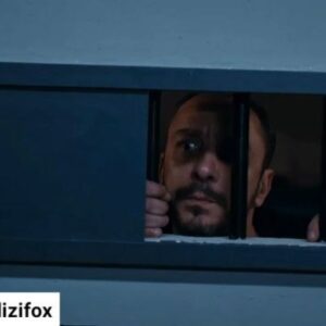 Hakan Karsak Instagram - #repost @mahkumdizifox @repost.user
Hacı'yı bırakıp gitmek var mı Savci? 😂 #Mahkum @foxturkiye