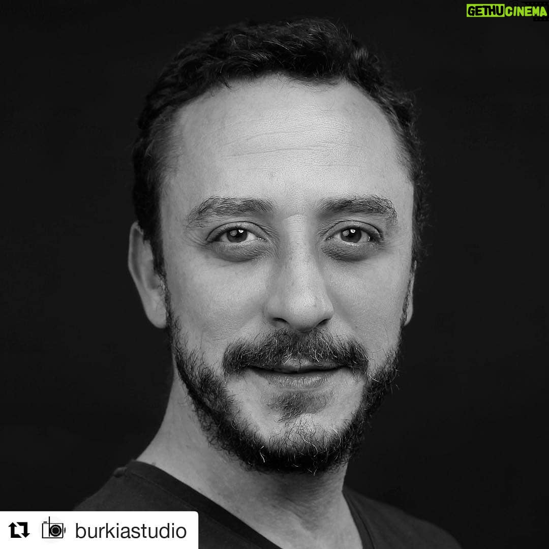 Hakan Karsak - 2.2K Likes - #Repost @burkiastudio (@get_repost)
・・・
#hakankarsak gerek verdigi pozlar gerek #kenancoban 'a verdirdigi pozlarla zamanin nasil gectigini anlamadik :) #headshot #actor #movie #atv #portrait #balckandwhite #photography #studio #photostudio
Canlar..sagolun varolun..iyiki varsiniz..