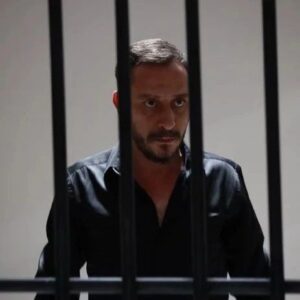 Hakan Karsak Instagram - #mahkum Her perşembe...bekleriz
@foxturkiye @mahkumdizifox @mfyapimtv