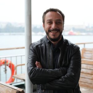 Hakan Karsak Instagram - Her şeye rağmen gülün...:)