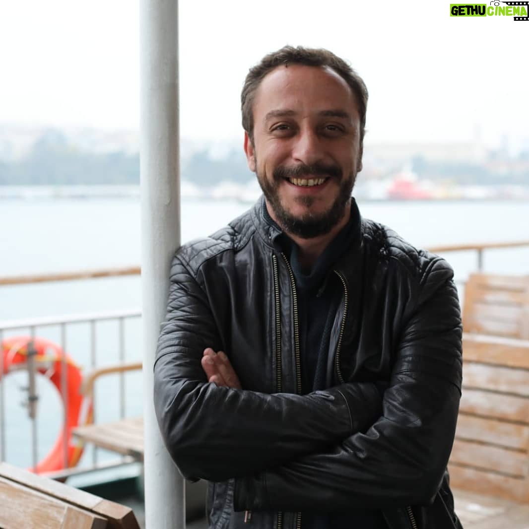 Hakan Karsak - 2.3K Likes - Her şeye rağmen gülün...:)