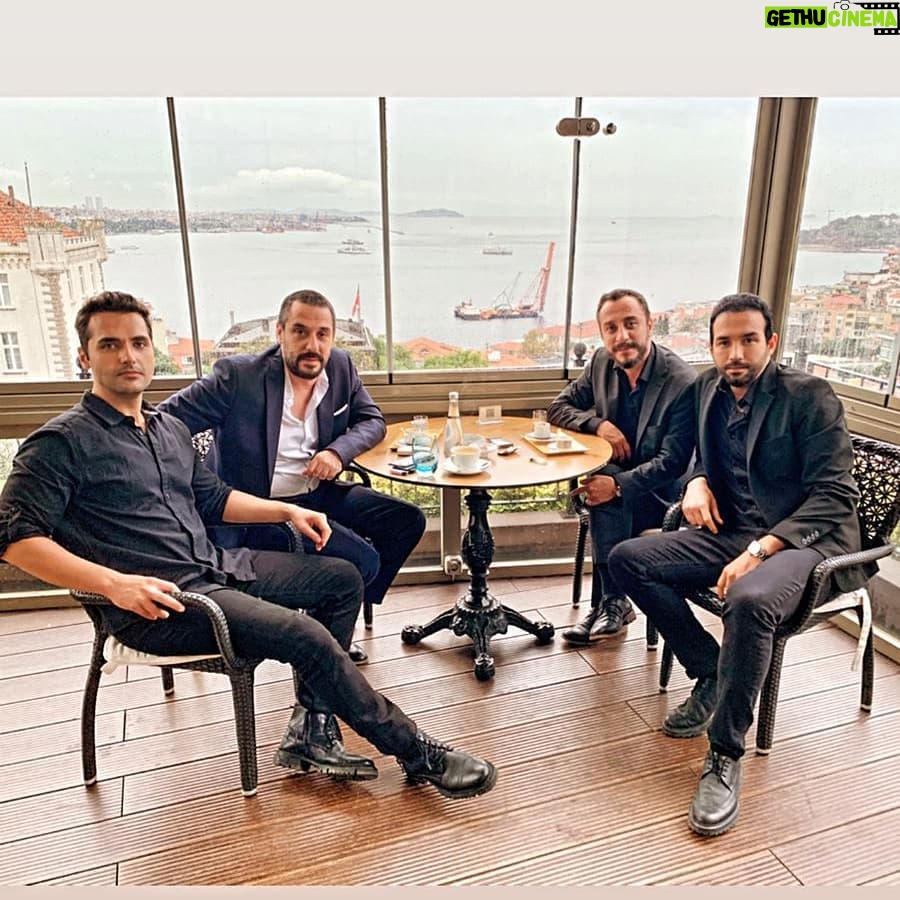 Hakan Karsak - 4.8K Likes - Güzel dostlar...
@yalcinhafizoglu @emirbenderlioglu @ali_yerlikaya
