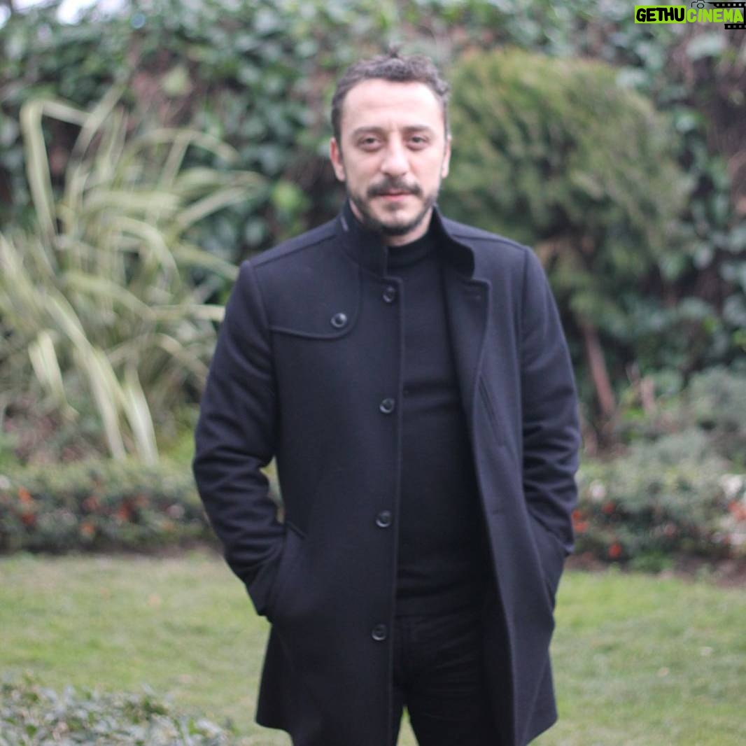 Hakan Karsak - 2.7K Likes - Yaşamak bir ağaç gibi tek ve hür
Ve bir orman gibi kardeşçesine,
Bu hasret bizim.... Photo:@gunesaltunkas