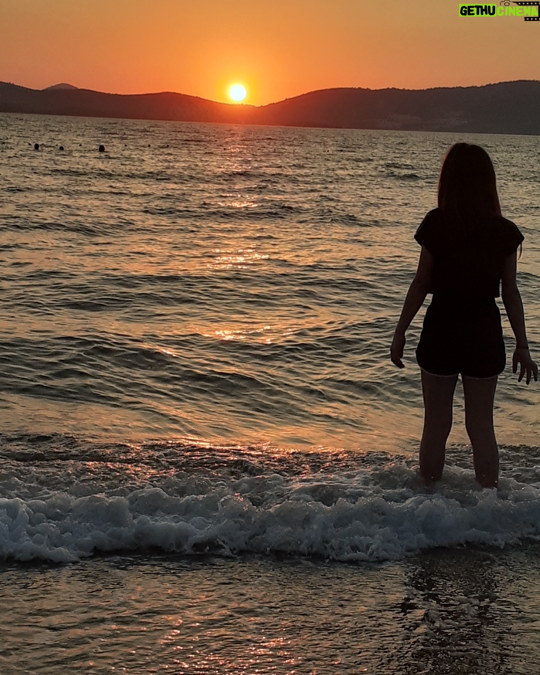 Hakan Karsak - 4.1K Likes - Bana öğrettiğin ve öğreteceğin her şey için teşekkürler babacım.
İyi ki
Ne muhteşem ki
İyi ki doğdun
Ömrüm
Nefesim
Arkadaşım
Kızım....Jinda Deniz❤
