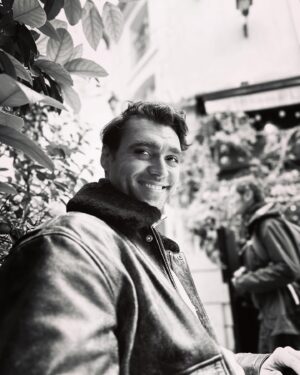 Hakan Kurtaş Instagram - Dolu kalpler, boş tabaklar