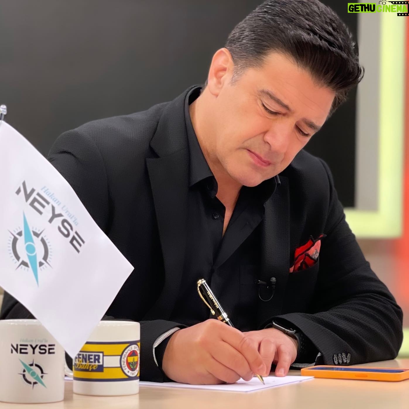 Hakan Ural - 41K Likes - “Hakan Ural’la Neyse O” her Cuma saat 20:00’de YouTube’da yayında olacak. İzlerken hem bilgileneceğiniz hem de eğleneceğiniz içeriklerler hazırlanıyor.
Hakan Ural’la Neyse O … @hakanuralneyseo
Her Cuma 20:00’de YouTube Hakanuralofficial sayfasında…
Ee, bizde “Neyse O”
#HakanUral #HakanUrallaNeyseO