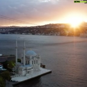 Hakan Ural - 15.5K Likes - Özledik ....4 Eylül Pazartesi Allahın izni ile başlıyoruz hayırlısı ile ....8 sene oldu yazılacak söylenecek çok şey var duygu düşünce ama uzar ve hep birşey eksik kalır kafada şişirmeyelim nasılsa yayınlarda bol bol sohbet edeceğiz ....Yaşlılarımızın özellikle ellerinden öperim saygı hürmetlerimi sunarım kalan tüm yaş guruplarına ayrıca selam sevgi saygılar küçüklerin gözlerinden öperim ...mektup sonu gibi oldu 😇 heyecan var tabii .....Senelerdir beni asla yayınlarda yalnız bırakmayan siz izleyicilerimizin hakkı ödenmez sizlerin ilgi alakası varsa zaten bir iş var olabilir muaffak olabilir eksik olmayın . Kemiksiz kibirsiz bildiğimiz kadarını samimi yapıcı yorumlayarak ülke ve hayata dair gündemi yorumlamaya çalışacağız ....Bazen söylediklerimiz rahatsız edecek muhakkak ! hayatta full memnuniyet yok anne babayı baba evladı abi kardeşi beğenmiyor ! Fıtrat böyle insan her konuda ayrışıyor renkler zevkler ideolojik sempati duyduğun x herşey yediğin yemeğe kadar velhasıl beni artık 40 yıldır çoğunluk bilip tanıyor kendi üslubumuz tarzımızda hayatı yorumlayacağız istemeyerek bilmeyerek kırdıklarımız olursa ki olur insanız hatalarla doluyuz şimdiden özür dilerim ....Selam sevgi saygılar 🙏❤️