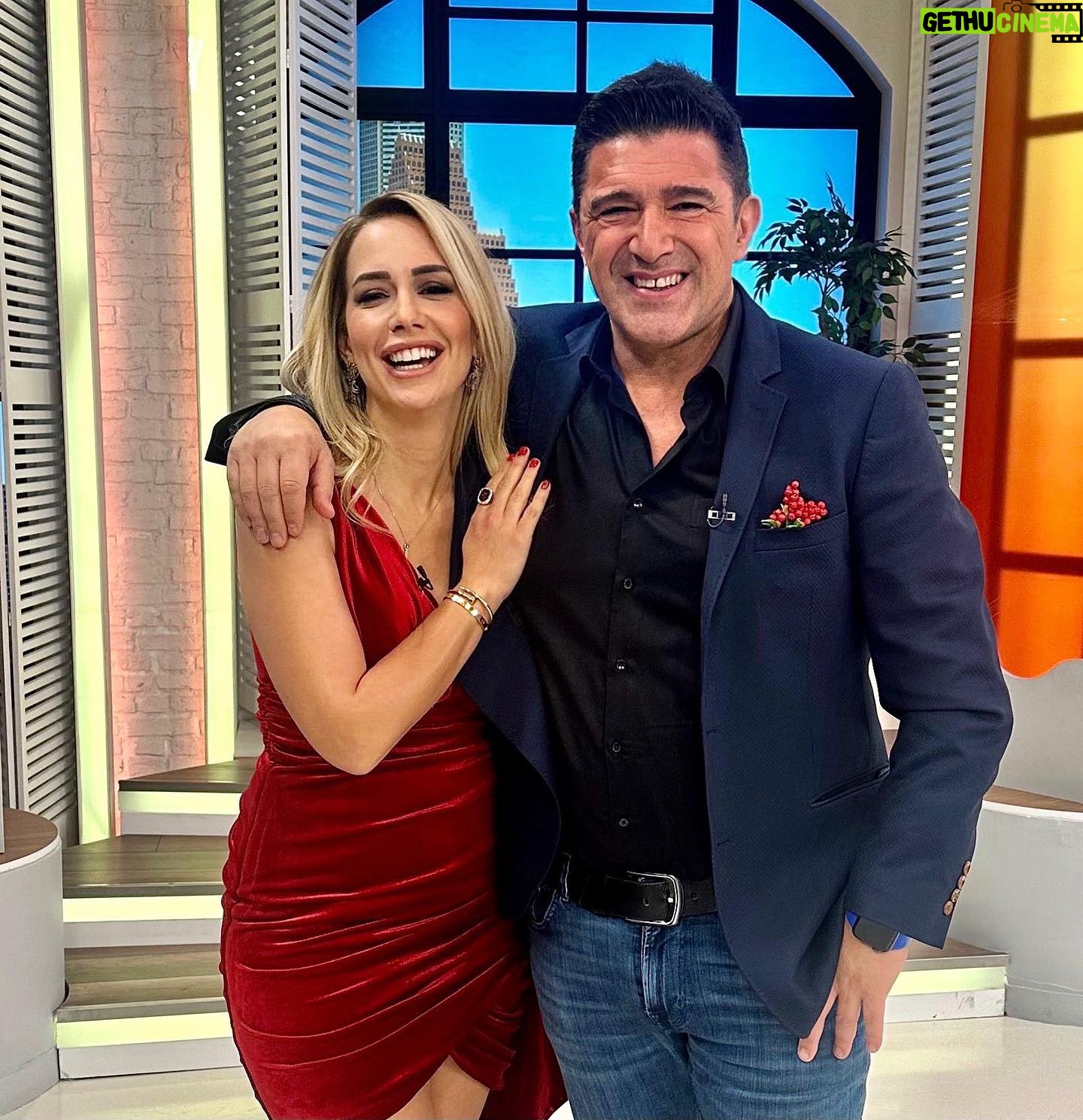 Hakan Ural - 25.2K Likes - 2024 ün ilk paylaşımı 2023 son yayınından gelsin ❣️🧿 @nurtugbaalgul Dost , arkadaş , iş ortağım ve hatta ailem gibi ❤️🧿🧿🧿🧿🧿🧿