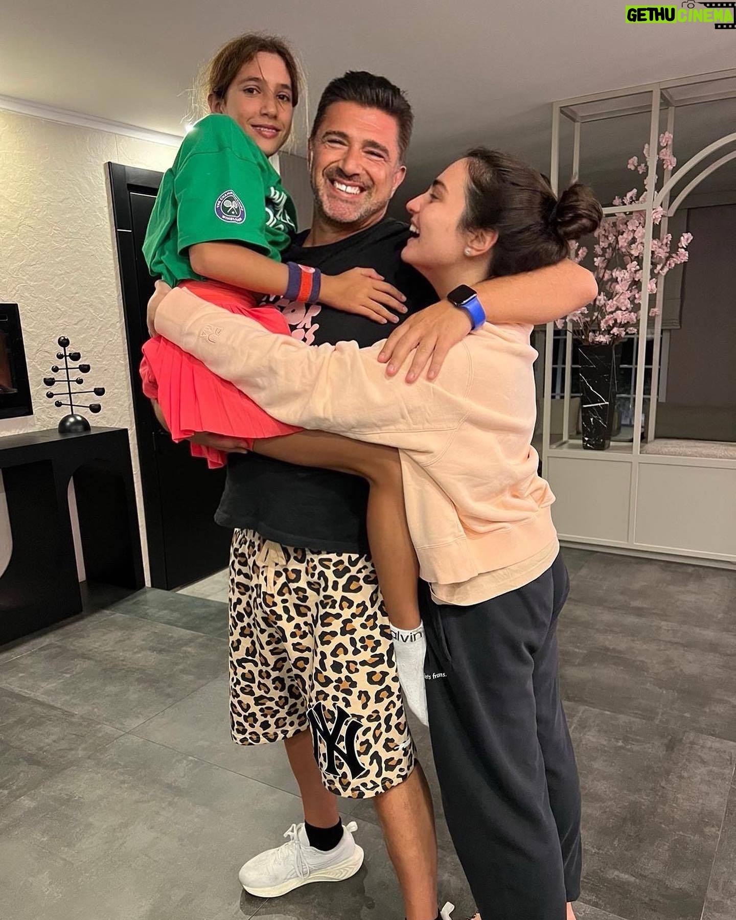 Hakan Ural - 56.4K Likes - Kızlarrr ❣️🧿🧿 ( şortumu ayrıca konuşuruz 😇 )
