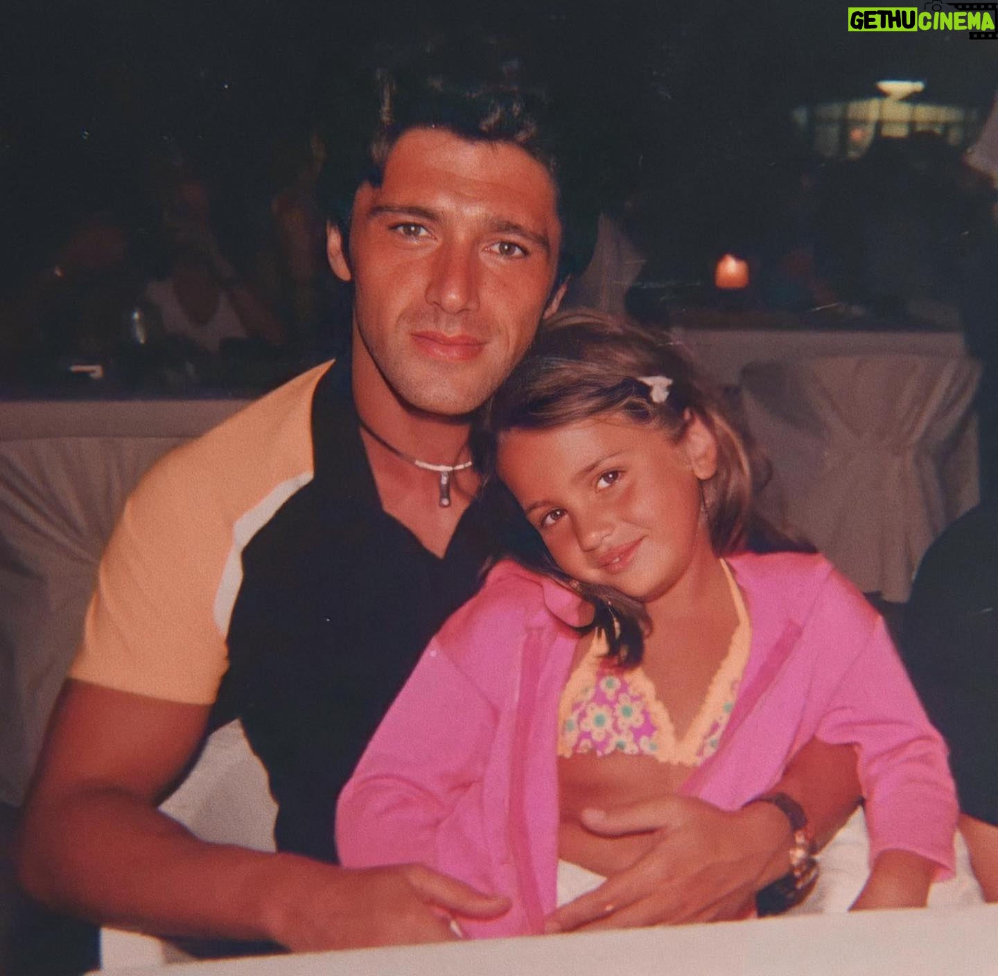 Hakan Ural - 33.3K Likes - @melissaural 💕🧿🦋 küçücüktü büyüdü ....hazır küçükken bol bol sevip öpün sonra sevdirmeyip mızmızlanıyolar 😇 Allah herkesin evladını bağışlasın iyi yazılar yazsın hayırlı evlat olmalarını nasip etsin 🤲