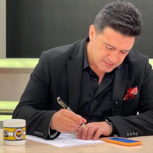 Hakan Ural Instagram - “Hakan Ural’la Neyse O” her Cuma saat 20:00’de YouTube’da yayında olacak. İzlerken hem bilgileneceğiniz hem de eğleneceğiniz içeriklerler hazırlanıyor.

Hakan Ural’la Neyse O … @hakanuralneyseo 

Her Cuma 20:00’de YouTube Hakanuralofficial sayfasında…

Ee, bizde “Neyse O” 

#HakanUral #HakanUrallaNeyseO