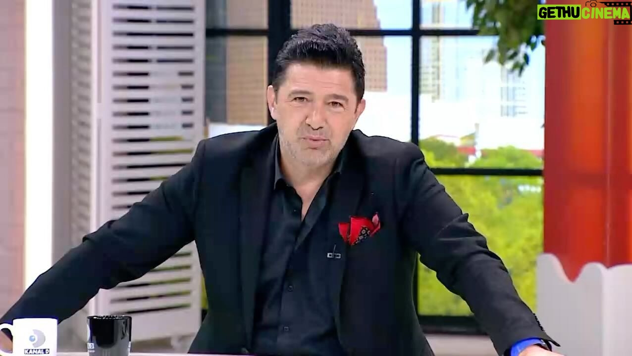 Hakan Ural - 27.5K Likes - Kader mahkumlarına gelsin ....Dışarda mevsim baharmış gezip dolaşanlar varmış günler su gibi akarmış geçmiyor günler geçmiyor #Ahmet kaya# bu vesile ilede herkese hayırlı huzurlu sağlıklı bayramlar olsun .