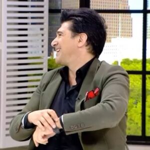 Hakan Ural Instagram - Benim sosyal medyacılar canım videolarımı yanlışlıkla silmiş ufaktan yeniden yükleyeceğim hakkınızı helal edin .... @recepgoker  @nurullahdemirciofficial  kardeşlerimin efsane şarkısı  he canım he canııım ....Şarkının sözleri halsizim ben halsizim ...bir yaralı gibi inlerim ....bir başıma kalmış sabredemem diye gidiyo ✋