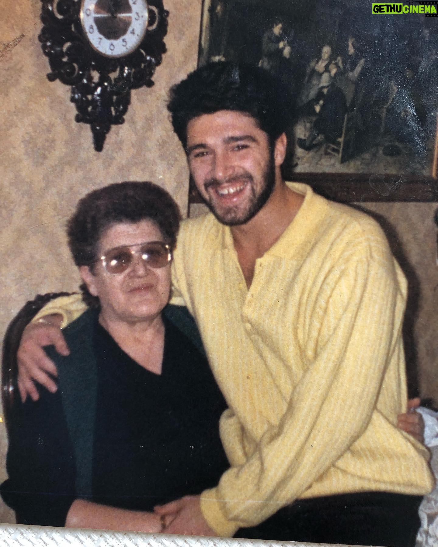 Hakan Ural - 35.9K Likes - Beni 9 aylıkken alıp büyüten rahmetli anneannem ......rahmet istedi ...🙏 nurlar içinde uyusun ❤️