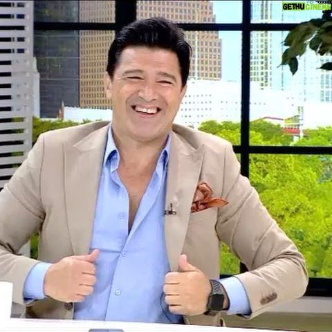 Hakan Ural - 26.5K Likes - Kendi imkanlarımız çapımızda kimseyi kırıp üzmeden fırsat buldukça bi kaç dakika şarkı türkülerimizle eğleniyoruz işte idare edin 😇