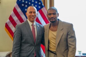 Hakeem Jeffries Instagram - Appreciate the advocacy and leadership of Usher Raymond IV in connection with the #ScreenForType1 Diabetes Act 🇺🇸🇺🇸🇺🇸