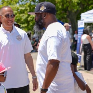 Hakeem Jeffries Instagram - Happy Juneteenth 🙌🏾✊🏾🙌🏾 ✊🏾

We celebrate freedom today and tomorrow we continue our march toward a more perfect union 🇺🇸🇺🇸🇺🇸