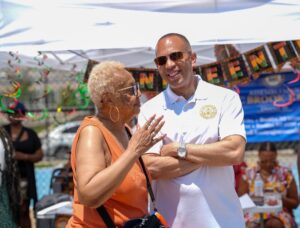 Hakeem Jeffries Instagram - Happy Juneteenth 🙌🏾✊🏾🙌🏾 ✊🏾

We celebrate freedom today and tomorrow we continue our march toward a more perfect union 🇺🇸🇺🇸🇺🇸
