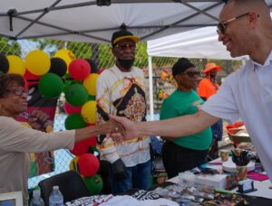 Hakeem Jeffries Instagram - Happy Juneteenth 🙌🏾✊🏾🙌🏾 ✊🏾

We celebrate freedom today and tomorrow we continue our march toward a more perfect union 🇺🇸🇺🇸🇺🇸