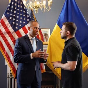 Hakeem Jeffries Instagram - Humbled to receive the Ukrainian Order of Merit Award from President Volodymyr Zelenskyy 🇺🇸🇺🇦🇺🇸🇺🇦

We stand together with the brave and resilient people of Ukraine and will defeat Russian aggression.