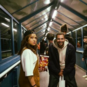Hakim Jemili Instagram - L’Amour c’est tout sauf surcoté sur ce coup, merci mon frère 🩸 @mouradwinter