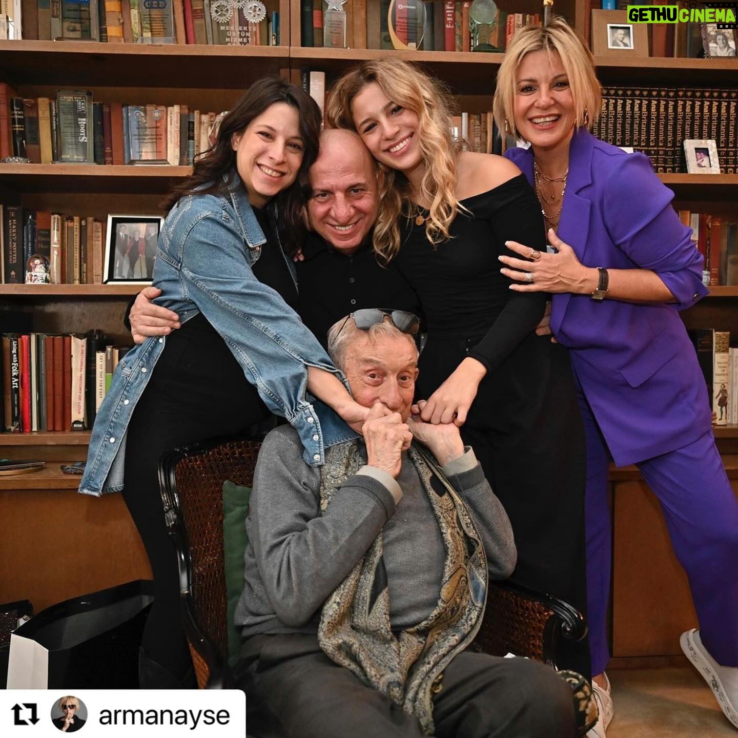 Haldun Dormen - 6.5K Likes - #Repost @armanayse with @use.repost
ć»ć»ć»
Sevince ısıranlar ya diÅ sıkanlar elini kaldırsın šš
@haldundormen @omerdormen @yasemindormen @alyadormen ššš