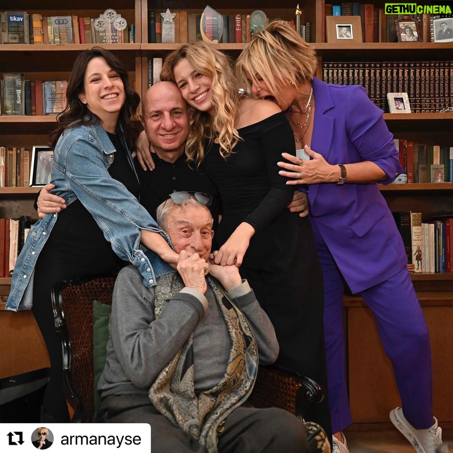 Haldun Dormen - 6.5K Likes - #Repost @armanayse with @use.repost
ć»ć»ć»
Sevince ısıranlar ya diÅ sıkanlar elini kaldırsın šš
@haldundormen @omerdormen @yasemindormen @alyadormen ššš