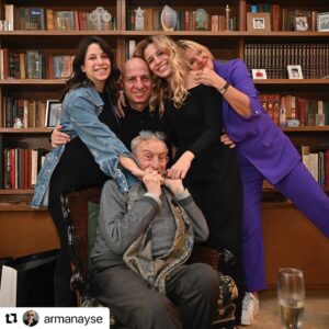 Haldun Dormen Instagram - #Repost @armanayse with @use.repost
・・・
Sevince ısıranlar ya diş sıkanlar elini kaldırsın 😂🙈
@haldundormen @omerdormen @yasemindormen @alyadormen 👆👆👆