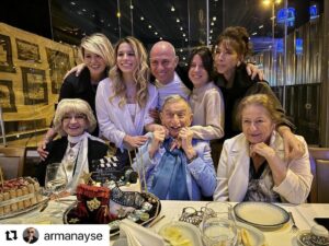 Haldun Dormen Instagram - #Repost @armanayse with @use.repost
・・・
Nefisss bi geceydi💕💕
@haldundormen ve @goksel_kortay ‘a nice sağlıklı, mutlu yıllaaaar🎭🎭
Aile bi aradaydı Arnavutköy Mira Balık’ta, coşkuyla iki duayenin doğum gününü kutladıkkk @haldundormen @goksel_kortay 🎉🎉🎉 @omerdormen @guldenbuyukucak @yasemindormen @altuggultan @alyadormen @jozefarden @dormenakademi @huseyingulhuy @ekingulhuy @alialtug @aycabingol1 @osmanyilmaaz @rabianuraltinok @desakgul @bigekirca @serpilgunseli